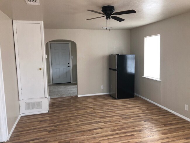 Building Photo - Cute 2BD/1BA in Downtown Roswell