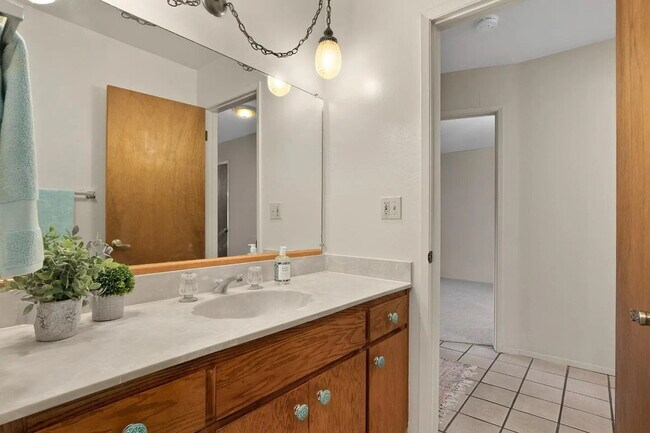 Building Photo - "Charming 3-Bed, 2-Bath Oasis in Capitola's Prime Park Ave Location"