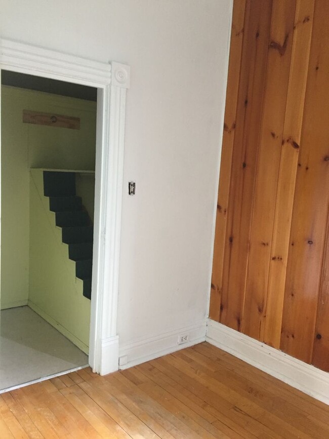 Building Photo - 1217 E 7th St