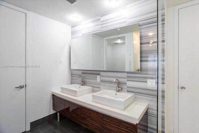Building Photo - 1100 Biscayne Blvd
