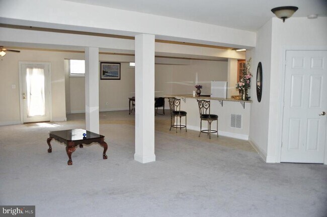 Building Photo - 7582 Venture Dr