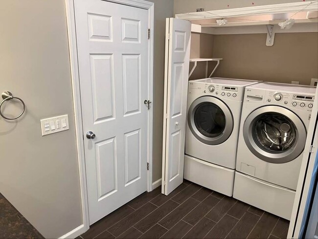 Building Photo - 55 S Fulton St