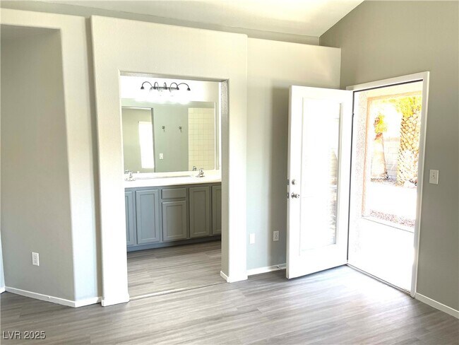 Building Photo - 564 Pomerol Ave