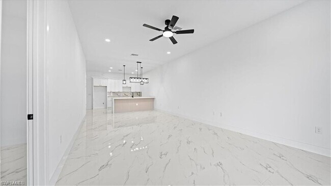 Building Photo - 1009 NE 15th Ln