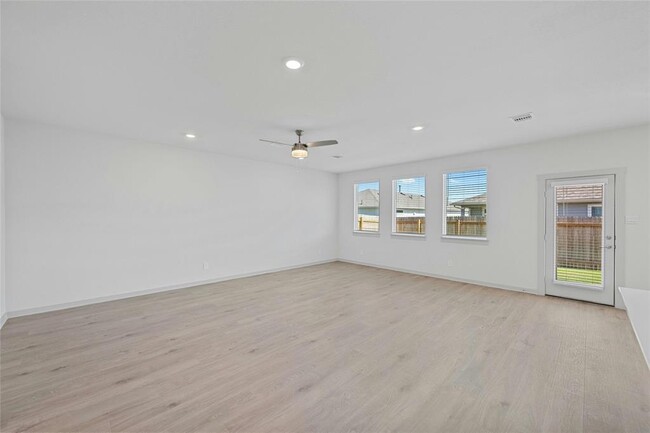 Building Photo - 136 New Hvn St