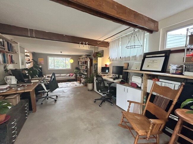 Building Photo - $0 DEPOSIT OPTION. Quaint 2 Bed, 1 Bath Ra...