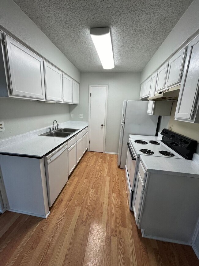 Building Photo - 2704 Aftonshire Way