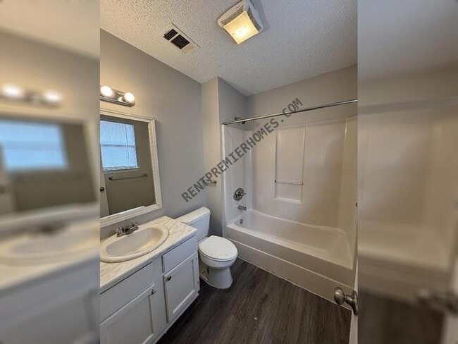 Building Photo - 2007 Cloverdale Rd