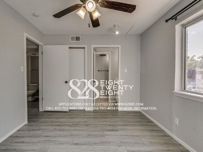 Building Photo - *AVAILABLE NOW!* Spacious 3 Bed/2.5 Bath Condo in East Norman!