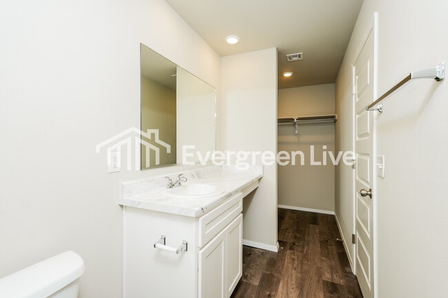 Building Photo - 23035 S King Rdg Dr