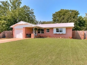 Building Photo - 1207 Columbia Ct