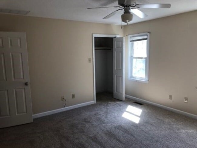 Building Photo - 1104 Karen Dr