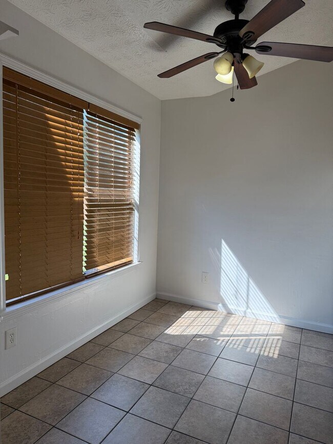Building Photo - 3 Bedroom 2 Bathroom Ranch Home