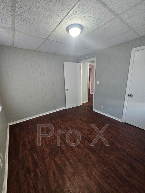 Building Photo - 126 E 13th St