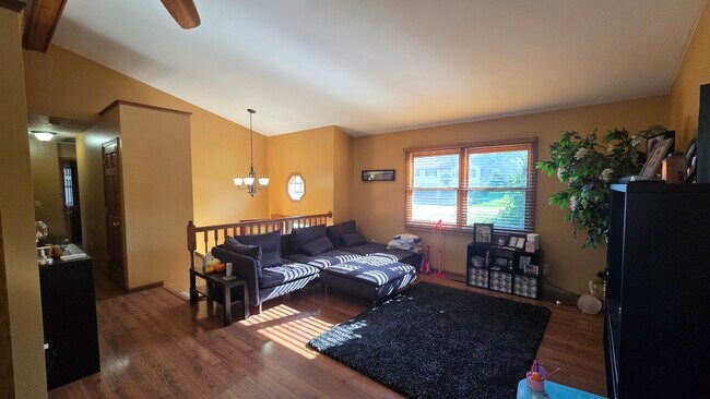 Building Photo - 3611 Fawn Ln