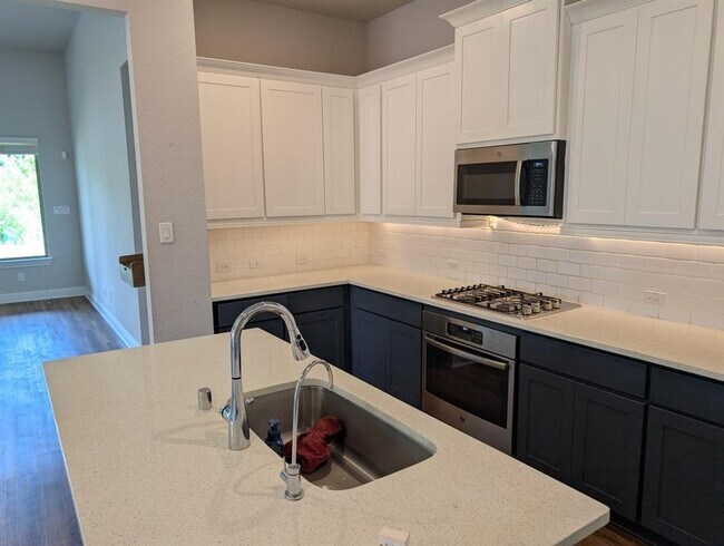 Building Photo - 10839 Texas Rose Dr