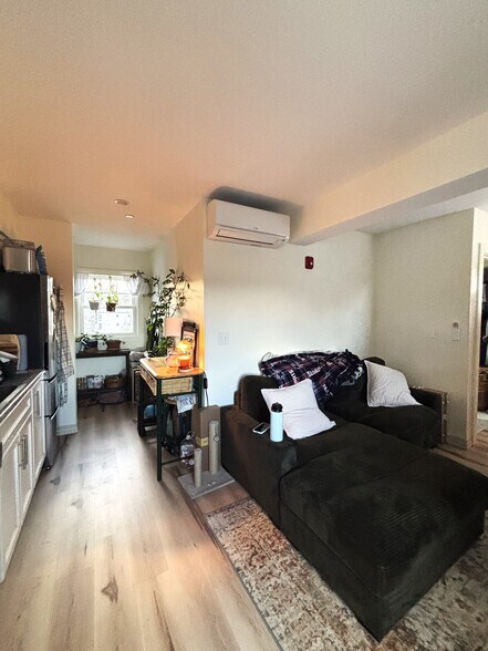 Building Photo - 38 Ladds Ln