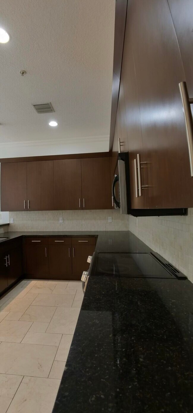 Building Photo - 12 SE 1st Ave