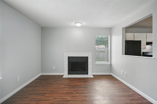 Building Photo - 3048 Tudor Ln