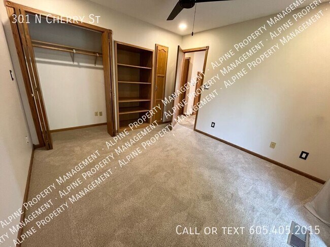 Building Photo - 301 N Cherry St