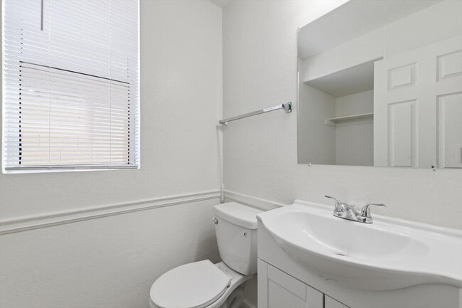 Building Photo - 13448 W Berridge Ln