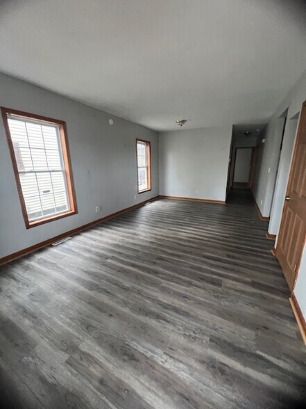 Building Photo - 106 Parade St