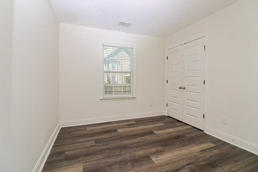 Building Photo - 77 Rosemont Ct