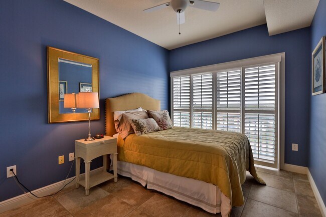 Building Photo - Oceanfront Condo 2 bed/ 2ba Beautifully Decorated and Furnished