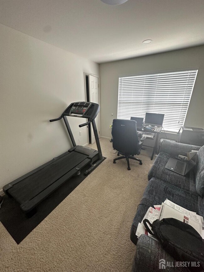 Building Photo - 25 Eddington Ln