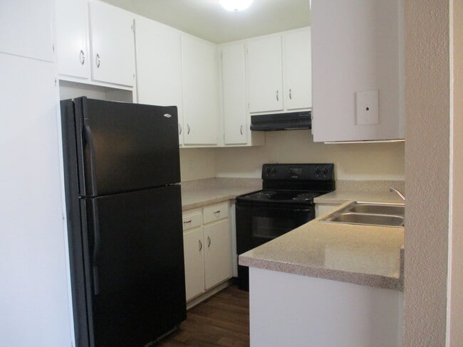 Lots of counter space - 3827 Conrad Dr