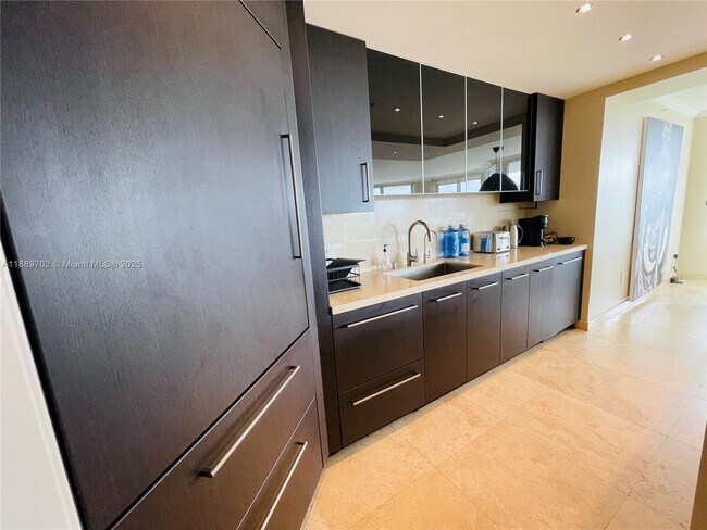 Building Photo - 16400 Collins Ave