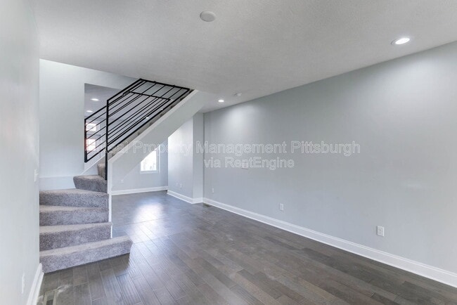 Building Photo - 144-43rd 1/2 43rd 1/2 St