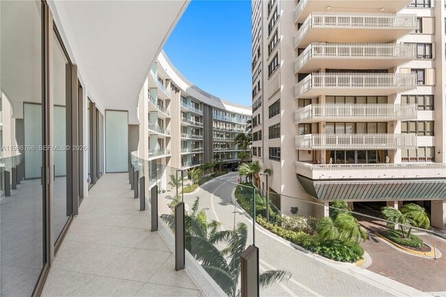 Building Photo - 5 Grove Isle Dr