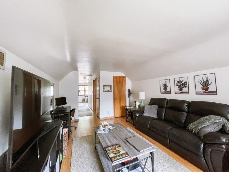 Living Room 3 - 139 S 72nd St
