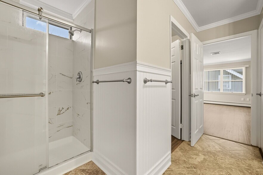 Primary Bathroom - 14 Myrtle St
