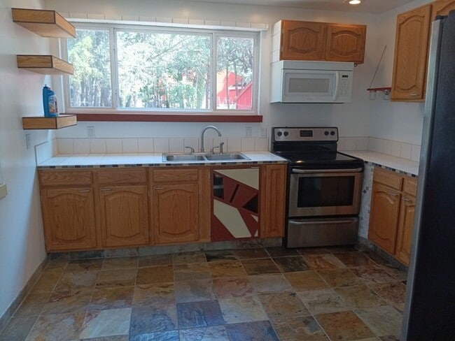 Building Photo - COZY HOME IN THE BEAUTIFUL TOWN OF TIJERAS | Showings available NOW!!