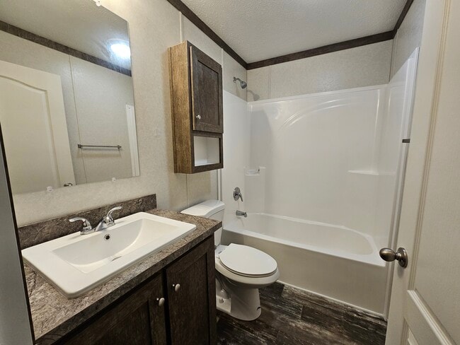 Building Photo - 215 Maple