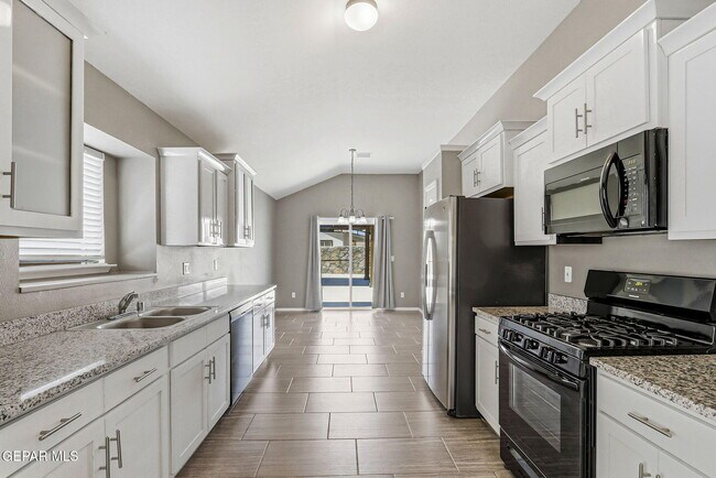 Building Photo - 14609 Carlo Alvarado Dr