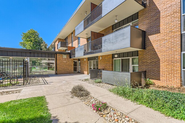 Building Photo - 620 Mathews St