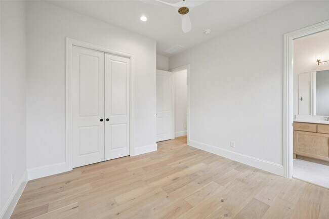 Building Photo - 3845 Van Ness Ln