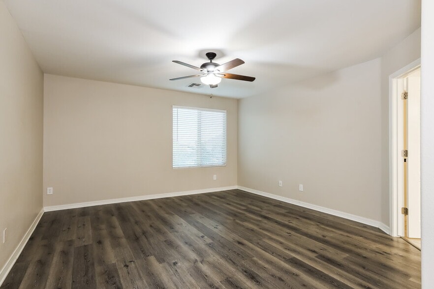 Building Photo - 4393 W Crescent Rd