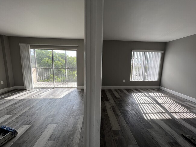 Building Photo - 4158 Inverrary Dr