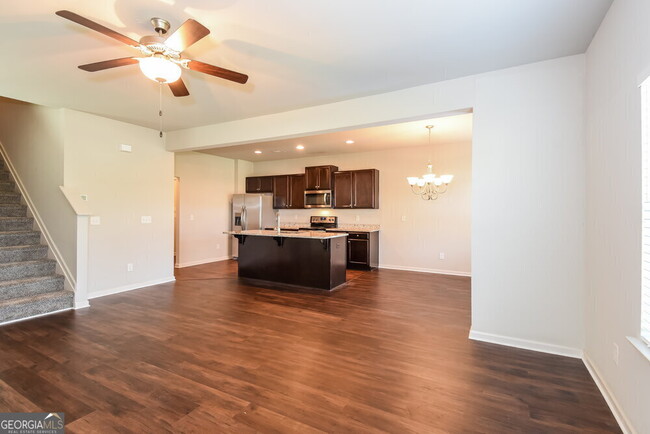 Building Photo - 123 Fern Walk
