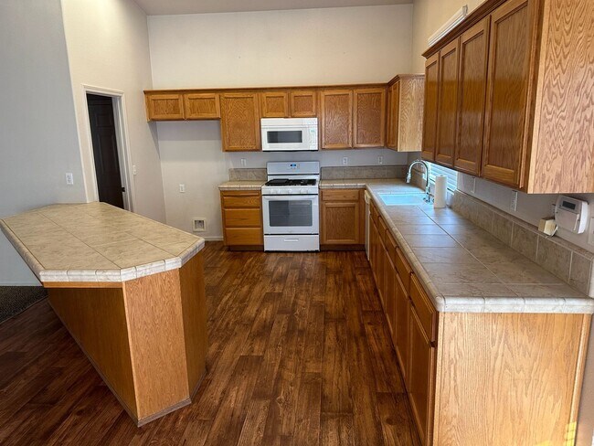 Building Photo - 2610 N Duke St