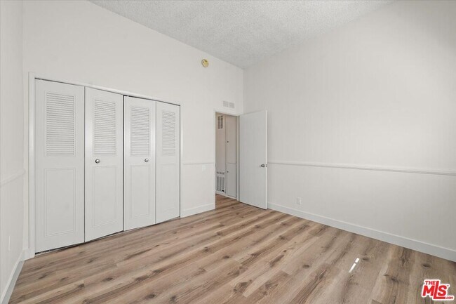Building Photo - 10657 Holman Ave