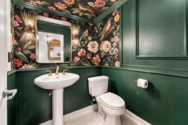 Building Photo - 801 S Olive Ave