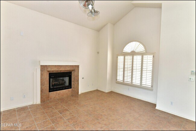 Building Photo - 6372 Franklin Ridge Dr