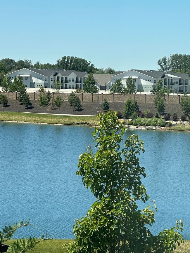 Building Photo - Riverstone: Gated Community, Pond Access i...