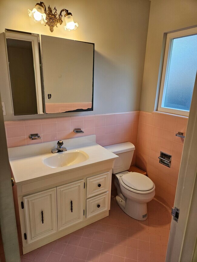 Building Photo - 3107 Alameda de las Pulgas