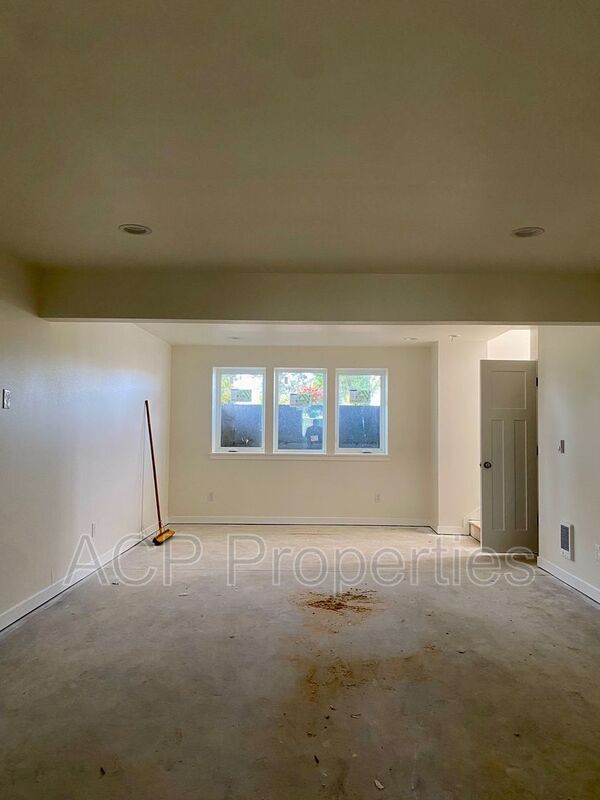 Building Photo - 1318 Bradley Ct